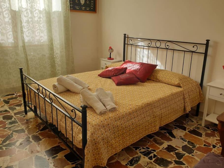 Casa Indipendente Zona Centrale Ла Мадалена Екстериор снимка