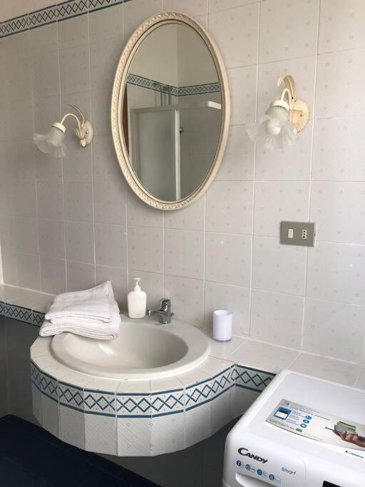 Casa Indipendente Zona Centrale Ла Мадалена Екстериор снимка