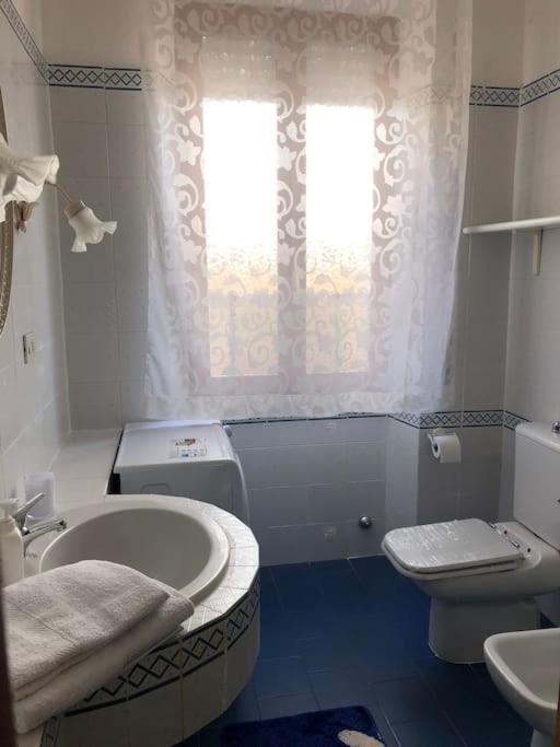 Casa Indipendente Zona Centrale Ла Мадалена Екстериор снимка
