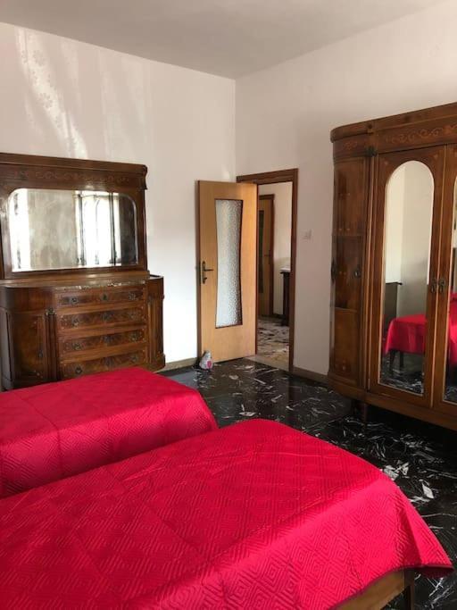 Casa Indipendente Zona Centrale Ла Мадалена Екстериор снимка